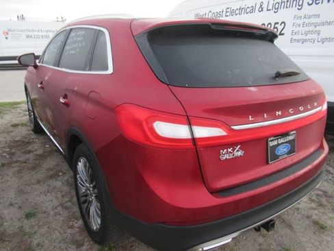 Used 2016 Lincoln MKX Reserve w/ Technology Package FWD image 4