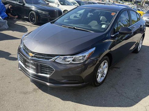 Used 2017 Chevrolet Cruze LT image 3