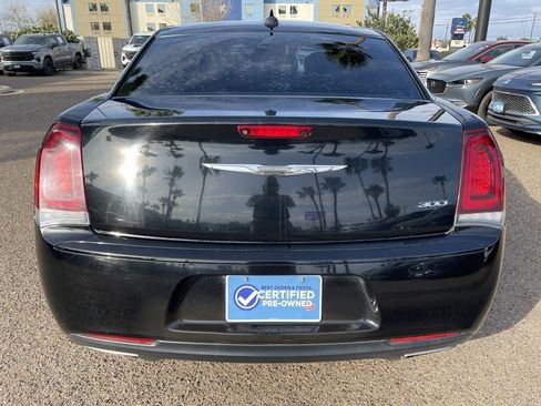 Used 2020 Chrysler 300 Touring w/ Sport Appearance Package image 5