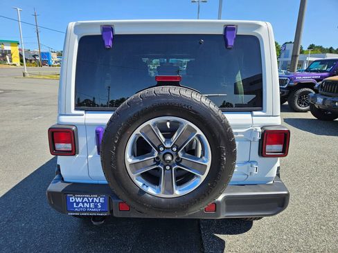 Used 2021 Jeep Wrangler Unlimited Sahara w/ Uconnect 4C Nav & Sound Group AWD/4WD image 4