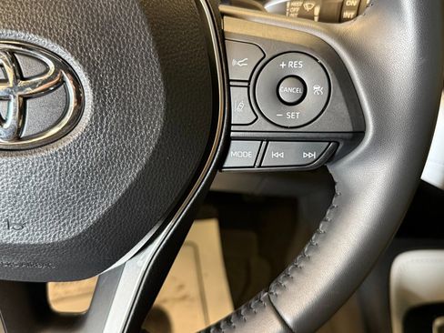 Used 2022 Toyota Corolla SE image 11