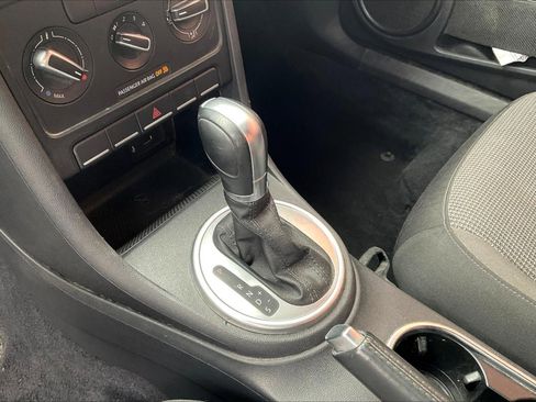 Used 2018 Volkswagen Beetle S image 13