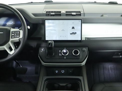 Used 2024 Land Rover Defender 130 S image 14