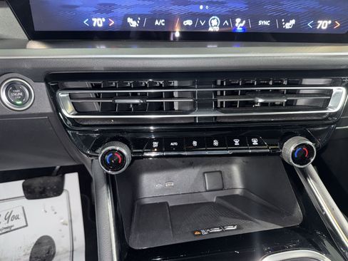 Used 2025 Chevrolet Traverse LT AWD/4WD image 26