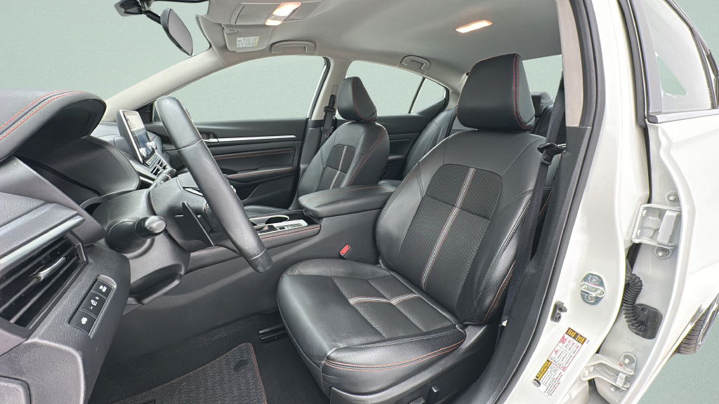 Used 2023 Nissan Altima 2.5 SR AWD/4WD image 14