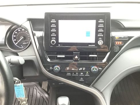 Used 2022 Toyota Camry SE image 14