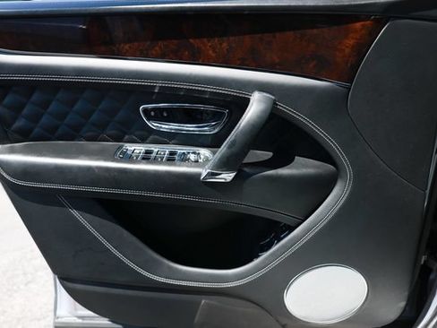 Used 2018 Bentley Bentayga AWD/4WD image 56