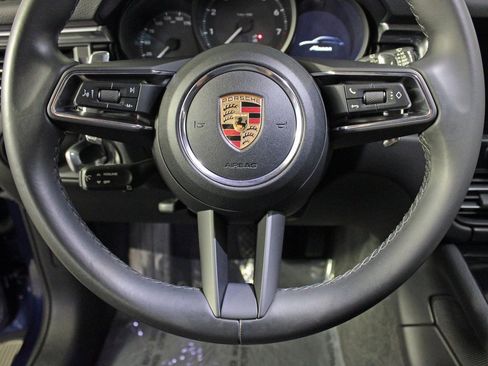 Used 2022 Porsche Macan w/ Premium Package Plus image 22