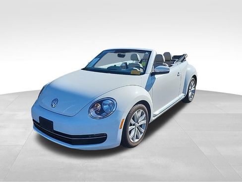 Used 2013 Volkswagen Beetle TDI image 15