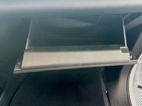 Used 2025 Chrysler Pacifica Select FWD image 32