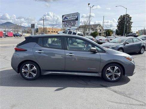 Used 2018 Nissan Leaf SV w/ SV Technology Package image 6