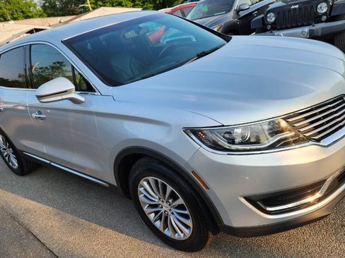 Used 2016 Lincoln MKX Select w/ Select Plus Package AWD/4WD image 19