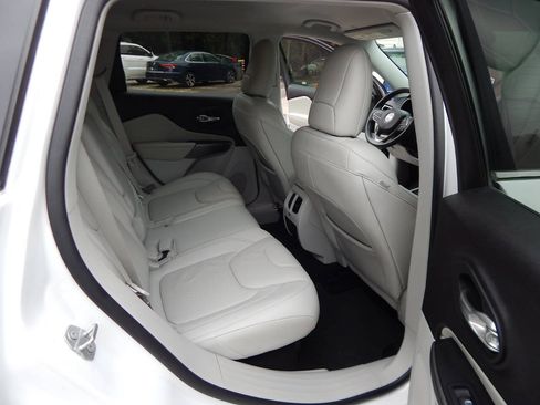 Used 2020 Jeep Cherokee Limited AWD/4WD image 29