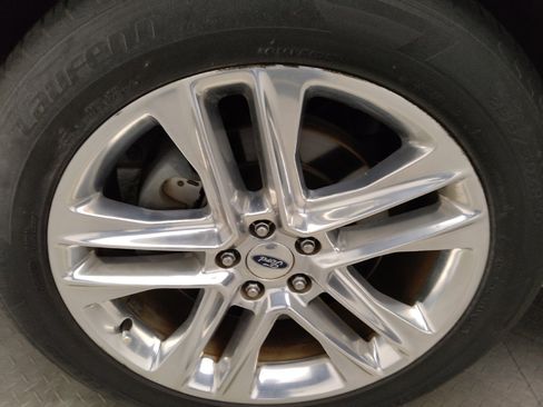 Used 2017 Ford Explorer XLT w/ Equipment Group 202A FWD image 31