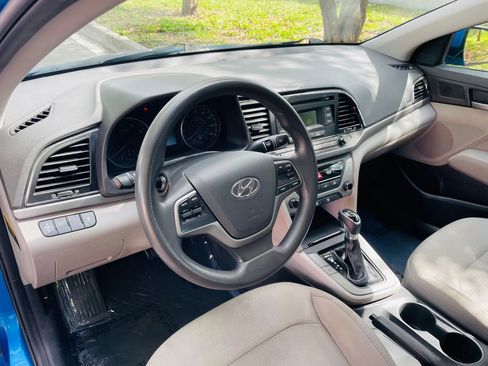 Used 2017 Hyundai Elantra SE image 11