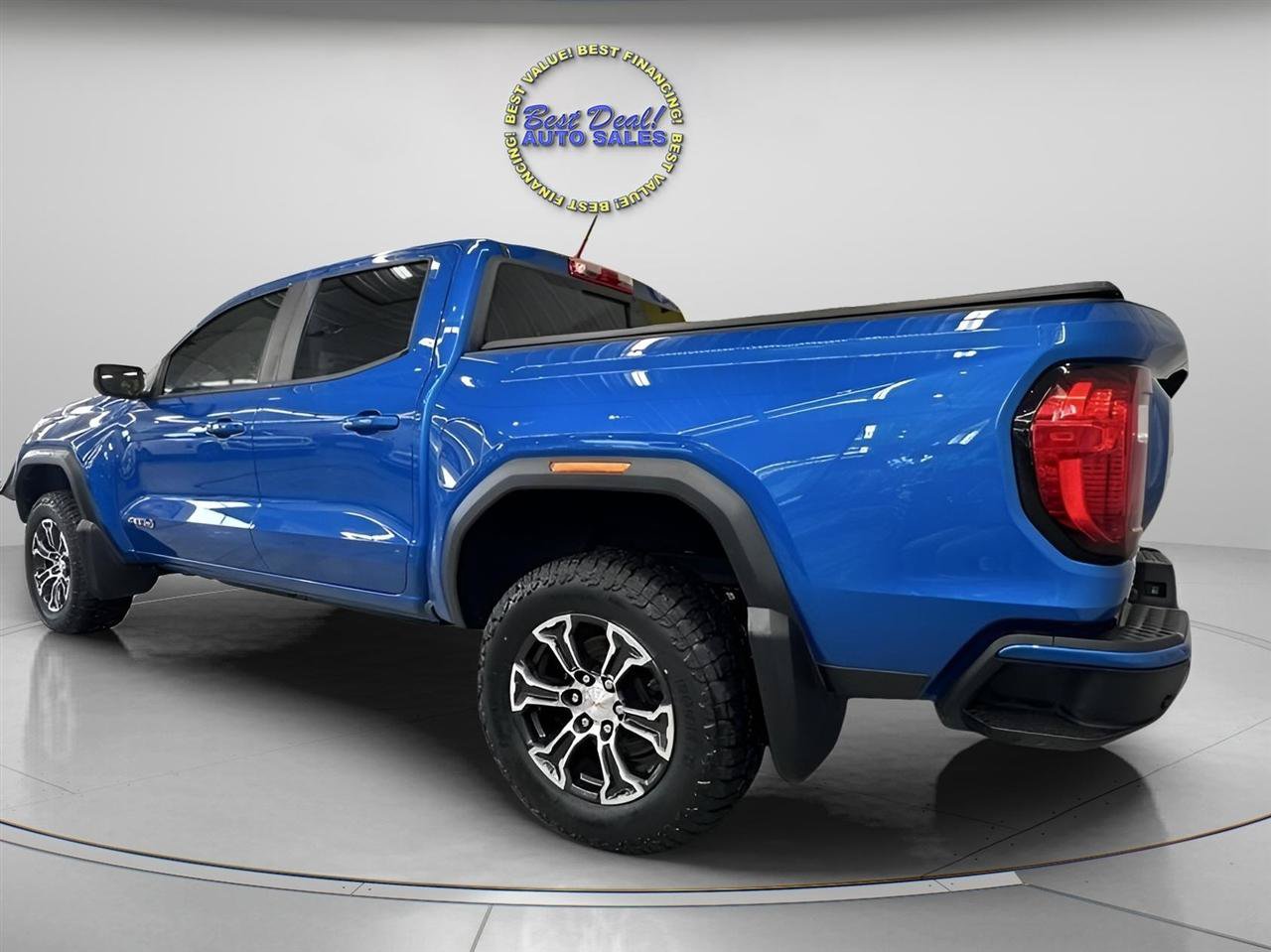 Used 2023 GMC Canyon AT4 w/ AT4 Premium Package AWD/4WD image 3