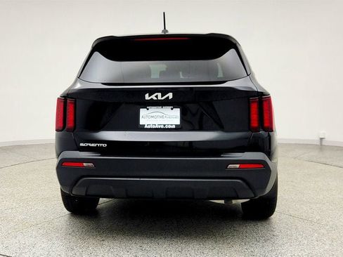 Used 2023 Kia Sorento LX image 6