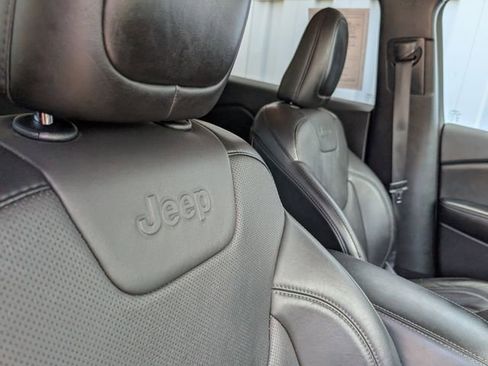 Used 2021 Jeep Cherokee Latitude Lux w/ Comfort/Convenience Group AWD/4WD image 35