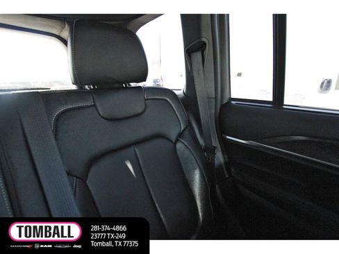 Used 2025 Jeep Grand Cherokee Limited w/ Luxury Tech Group II image 12