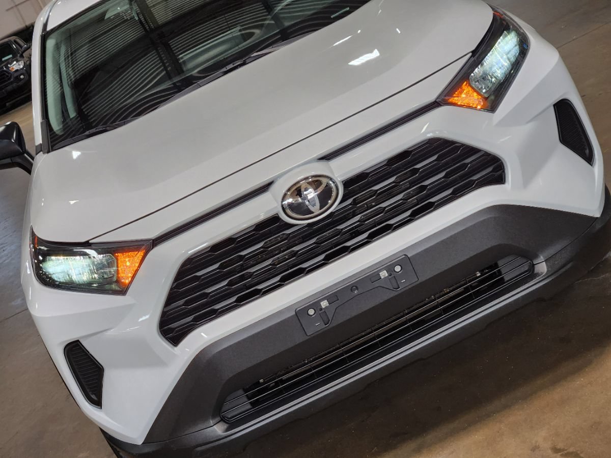 Used 2022 Toyota RAV4 LE FWD image 19