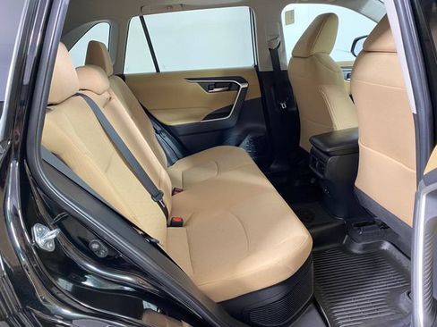 Used 2022 Toyota RAV4 XLE w/ Convenience Package AWD/4WD image 9