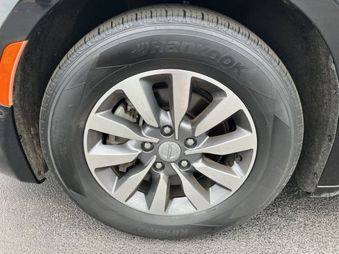 Used 2020 Chrysler Pacifica Touring-L Plus FWD image 11