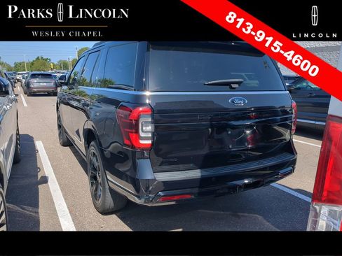 Used 2023 Ford Expedition Limited image 7
