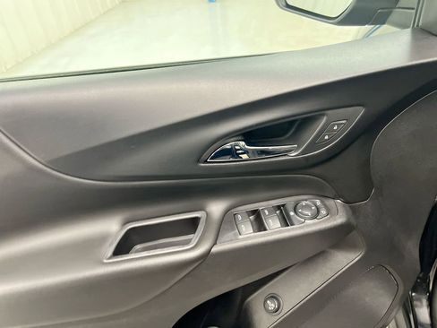 Used 2018 Chevrolet Equinox LT FWD image 20