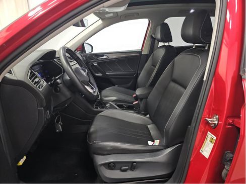 Used 2023 Volkswagen Tiguan SE w/ Panoramic Sunroof Package FWD image 7