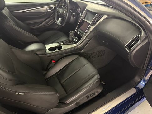 Used 2017 INFINITI Q60 3.0t w/ Cargo Package RWD image 33