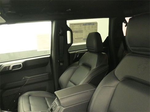 New 2025 Ford Bronco Badlands image 17