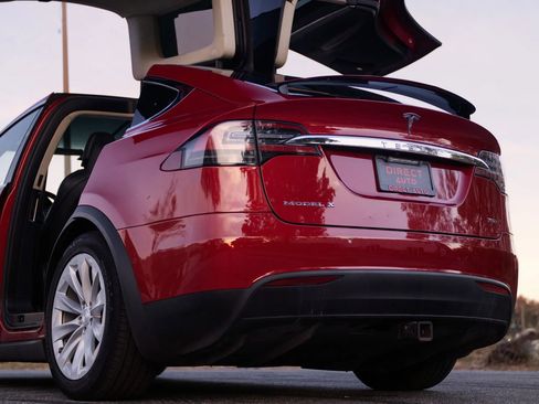 Used 2017 Tesla Model X 75D image 23