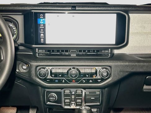 Certified 2024 Jeep Wrangler Unlimited w/ Convenience Group AWD/4WD image 12