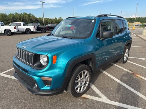 Used 2022 Jeep Renegade Latitude w/ Convenience Group AWD/4WD image 6
