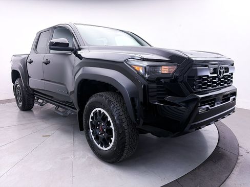 Used 2025 Toyota Tacoma TRD Off-Road AWD/4WD image 10