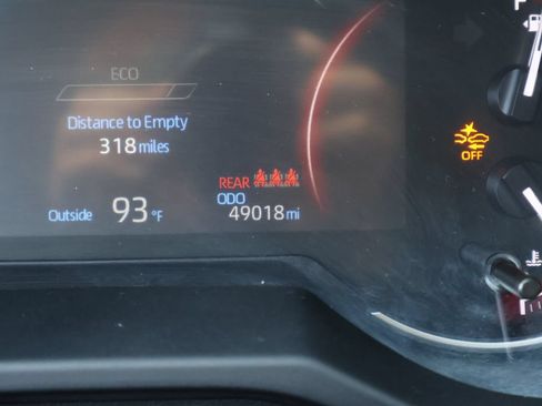 Used 2025 Toyota RAV4 LE FWD image 28