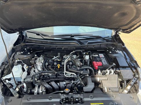Used 2025 Nissan Altima 2.5 SV FWD image 32