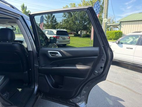Used 2019 Nissan Pathfinder SL FWD image 26