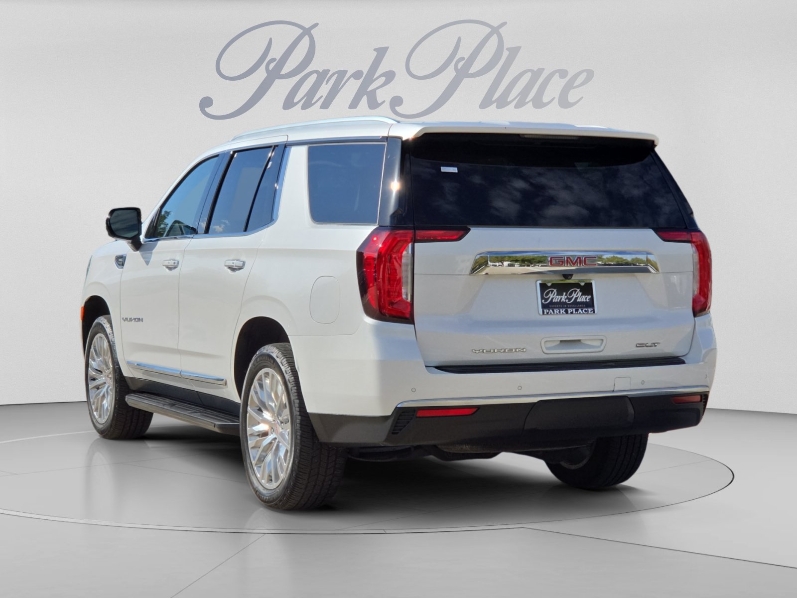 Used 2023 GMC Yukon SLT w/ SLT Premium Package RWD image 3