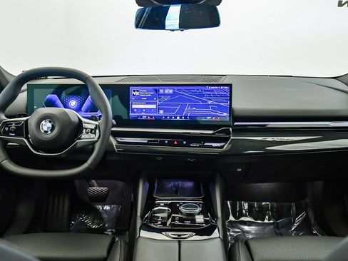 Used 2025 BMW 530i image 15