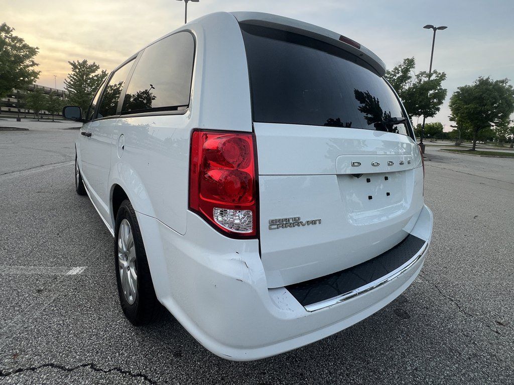 Used 2019 Dodge Grand Caravan SE w/ UConnect Hands-Free Group FWD image 3