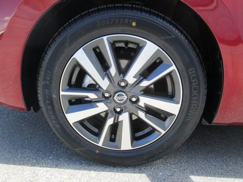Used 2021 Nissan Versa SV FWD image 8