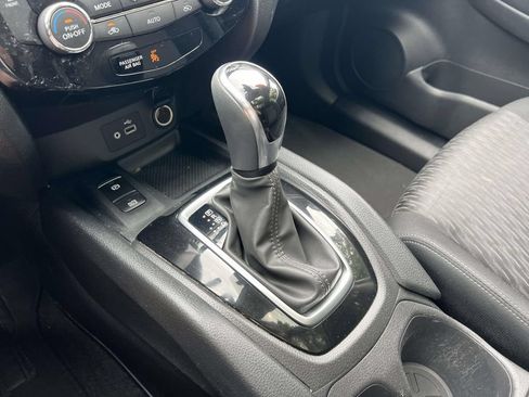 Used 2019 Nissan Rogue SV w/ Sun & Sound Touring Package AWD/4WD image 30
