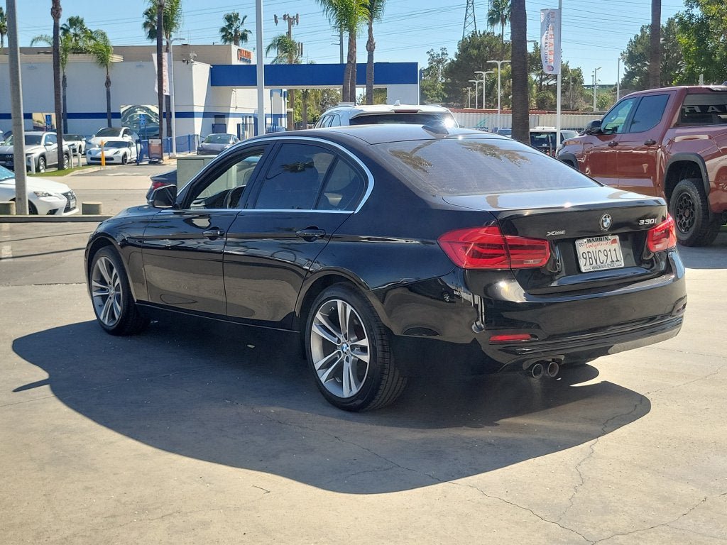 Used 2018 BMW 330i xDrive Sedan AWD/4WD image 3