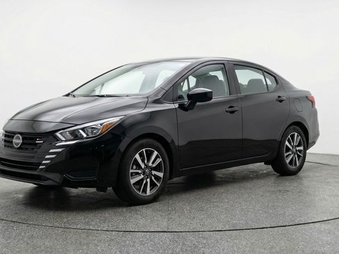 Used 2025 Nissan Versa SV FWD image 3