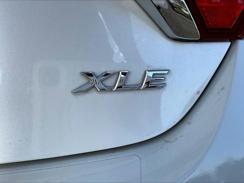 Used 2017 Toyota Camry XLE image 29