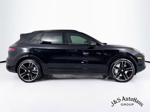 Used 2020 Porsche Cayenne Turbo w/ Assistance Package image 8