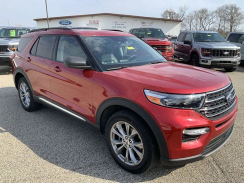 Used 2022 Ford Explorer XLT w/ Equipment Group 202A AWD/4WD image 2