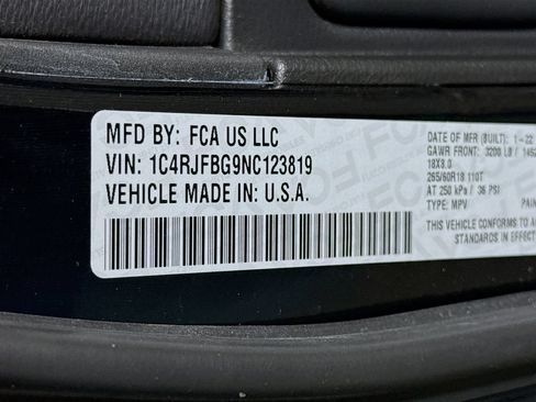 Used 2022 Jeep Grand Cherokee Limited AWD/4WD image 37