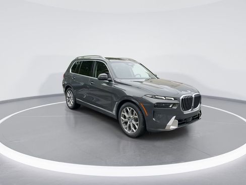 Used 2026 BMW X7 xDrive40i w/ Premium Package image 2